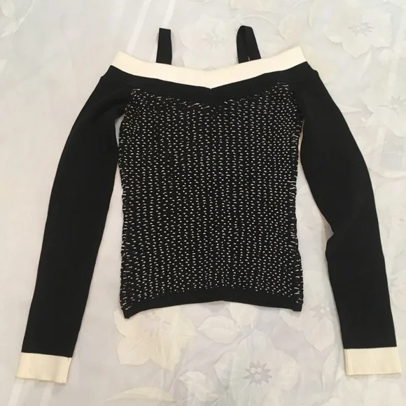 Black and White Off-Shoulder Women's Top - Picture 2 of 4
